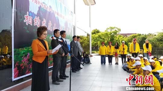 中國(guó)僑網(wǎng)4月9日，“2018年海外華裔青少年‘中國(guó)尋根之旅’春令營(yíng)”鷹潭營(yíng)開營(yíng)?！≈倮凇z