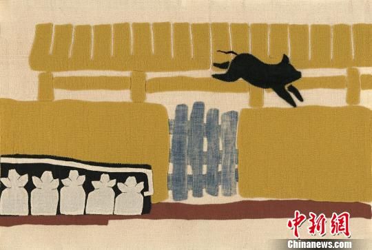 傳統(tǒng)布藝圖畫(huà)書(shū)《一只特立獨(dú)行的豬》內(nèi)頁(yè) 鐘欣 攝 傳統(tǒng)布藝圖畫(huà)書(shū)《一只特立獨(dú)行的豬》內(nèi)頁(yè) 鐘欣 攝