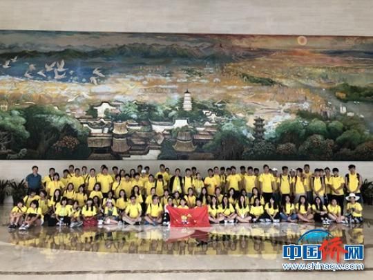 中國僑網(wǎng)參觀福州城市規(guī)劃館。