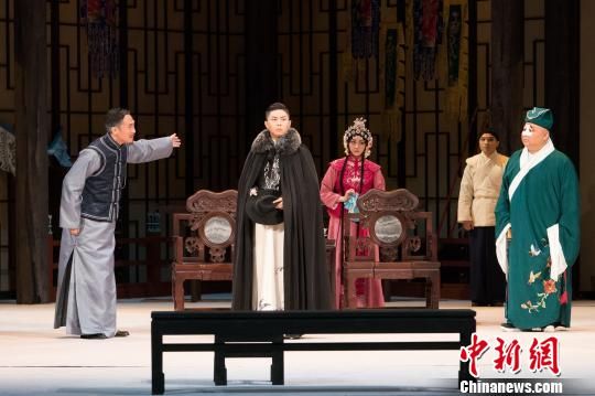 北京人藝年度收官之作《名優(yōu)之死》登臺 史春陽 攝