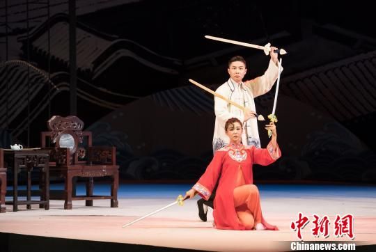 北京人藝年度收官之作《名優(yōu)之死》登臺 史春陽 攝